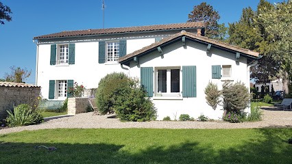 LA PETITE MAISON, Gîte à Surgères