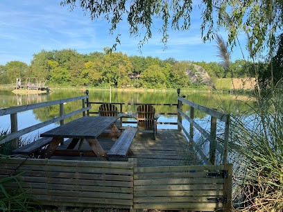 Peneleau - Île et Bungalov', Gîte à Montignac-de-Lauzun