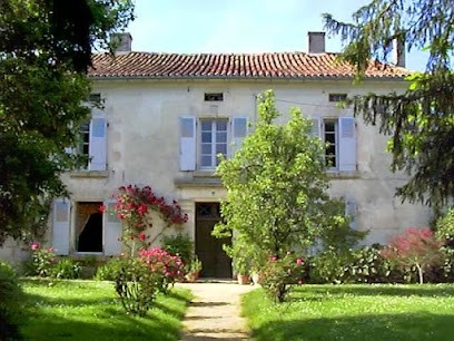 Domaine de Puytirel, Gîte à Champagne-et-Fontaine