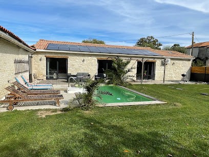 Gite Le Marigny Sud Deux Sevres Piscine Jacuzzi, Gîte à Marigny