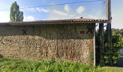 Le Village Neuf Holiday Gite - A Rural Idyll in South West France, Gîte à Roussines