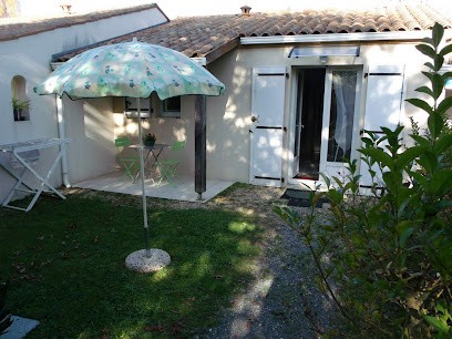 Les Maisons Bleue Et Rose, Gîte à Jonzac