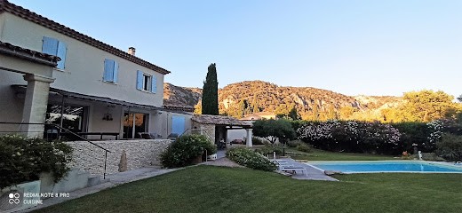 Le Mas du Luberon Rouge, Gîte à Cheval-Blanc