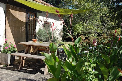 Studio Gîte De Fontclairet, Gîte à Champagne-Mouton