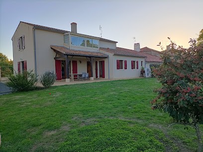 Gite Le Vieux Chêne Avec Piscine, Proche De La Mer, Des Zoos, Du Puy Du Fou, Gîte à Saint-Valérien
