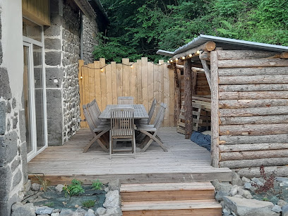 Gîte De Groupe La Grange De La Gratade, Gîte à Rochefort-Montagne