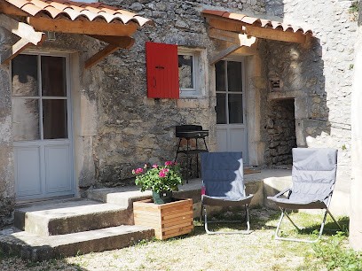 La Maison du Rempart LUSSAN, Gîte à Lussan