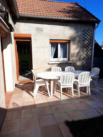 Gîte de la forêt 12, place du tilleul 03360 St Bonnet troncais, Gîte à Saint-Bonnet-Tronçais