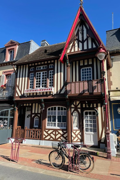 Le Chalet Normand : Location Gîte, Centre D'houlgate, 50 Mètre De La Plage, Normandie, Calvados, Gîte à Houlgate