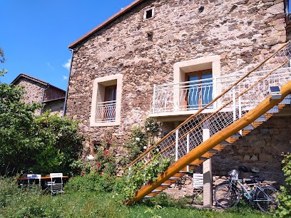 Éco-hébergement Le Vallon D'Armandine, Gîte à Saint-Hilaire