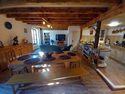 Aux Maisons Des Lacs - Gîte L'Insolite, Gîte à Peyrat-le-Château