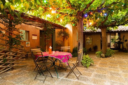 Gîtes Et Chambres À La Pottery De Pierroux, Gîte à Roussillon