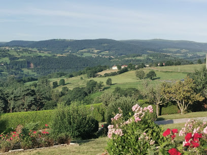 Gite De France 3 Épis 8 Personnes Le Temps Des Cerises St Georges En Couzan Marielle Et Jean Pierre Doitrand, Gîte à Saint-Georges-en-Couzan