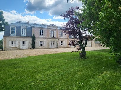 Gite Orleans Château Du Cas Rouge Neuville Aux Bois, Gîte à Neuville-aux-Bois