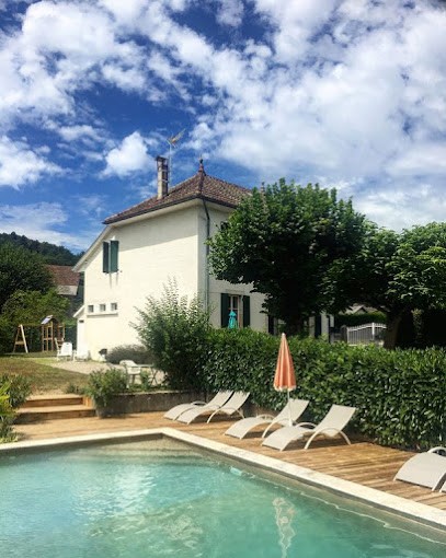 Le Gîte De L'École - Les Gîtes De Sarah Et Claude, Gîte à Belmont-Luthézieu