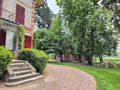 Le Chalet de la Neverdière, Gîte à Ygrande