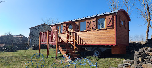 Basaltik' Roulotte, Gîte à Massiac