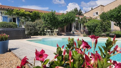 Bleu en luberon, Gîte à Cabrières-d'Avignon