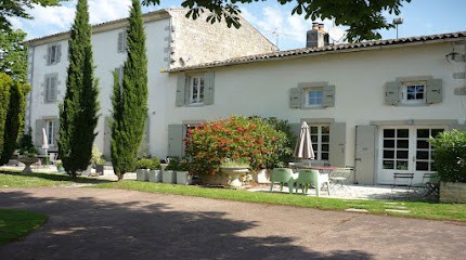 Les Gîtes Du Logis, Gîte à Saint-Romain-de-Benet