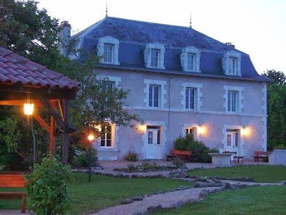 Location De Vacances Le Grand Etang, Gîte à Saint-Saud-Lacoussière