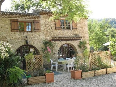 Les Gîtes du Mazet, Gîte à Crestet