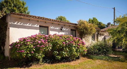 Le Clos du Vallon des Courances, Gîte à Saint-Coutant-le-Grand