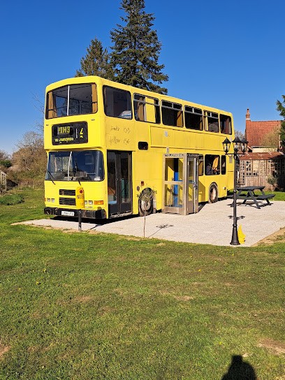 The Big Yellow Bus, Gîte à Montchevrier