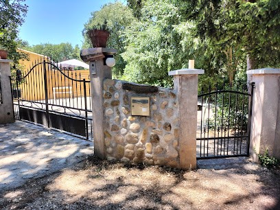 Gîte les Romarins route d'Allemagne en Provence quartier de l'hubac, Gîte à Montagnac-Montpezat