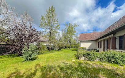 Gîte De Groupe "Le Catalpa", Gîte à Monnet-la-Ville