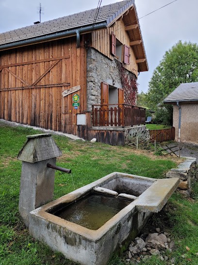 Gite Le Mont Colombis, Gîte à Théus