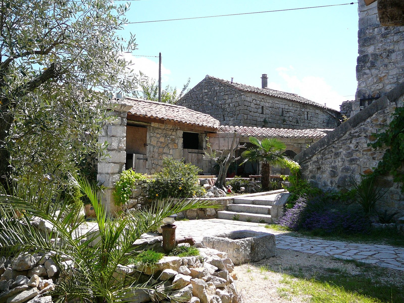 Mas St-Alban Gite de 15 personnes (7 chambres avec sdb), Gîte à Saint-Alban-Auriolles