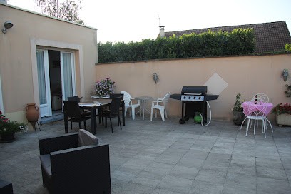 Le Petit Clos Fleuri, Gîte à Fontenay-Trésigny