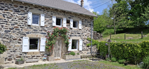 Au Pied Des Huches, Gîte à Saint-Étienne-Lardeyrol
