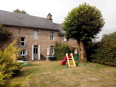 La Chaumière Des Lutins, Gîte à Saint-Setiers