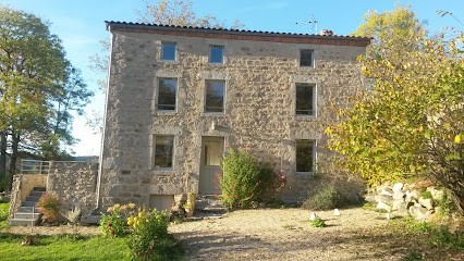 Ermitage du Vieux Poirier, Gîte à Saint-Victor-Montvianeix