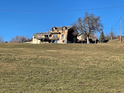 Les Sapins Bleus, chalet et appartement en location saisonnière, Gîte à Montclar