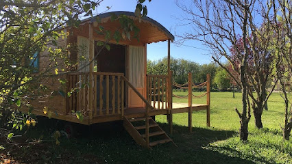 Cabane Et Roulottes - Gîtes De France Gîte à Parisot