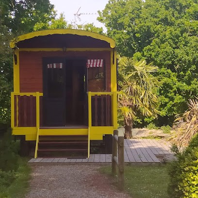La Roulotte De Coat Lez, Gîte à Tréflez