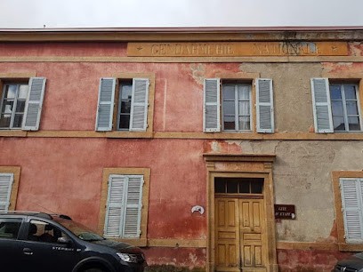 Ancienne Gendarmerie - Gîte Les Gens Dorment, Gîte au Monastier-sur-Gazeille