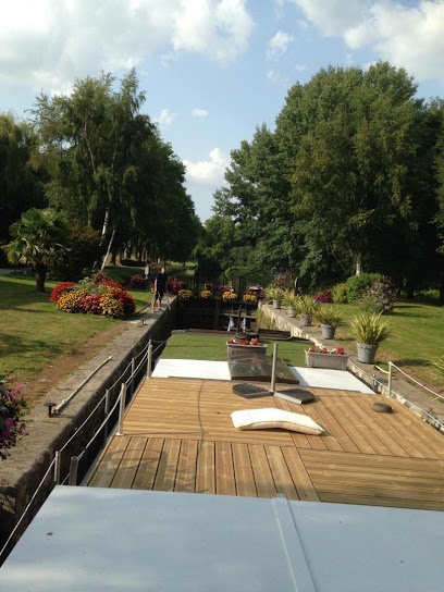 Péniche Orphée - Gîtes De France, Gîte à Josselin