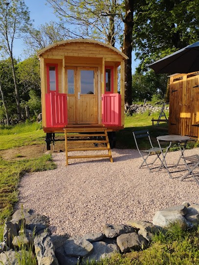 La Roulotte romantique du Ptit Buron, Gîte à Saint-Saturnin