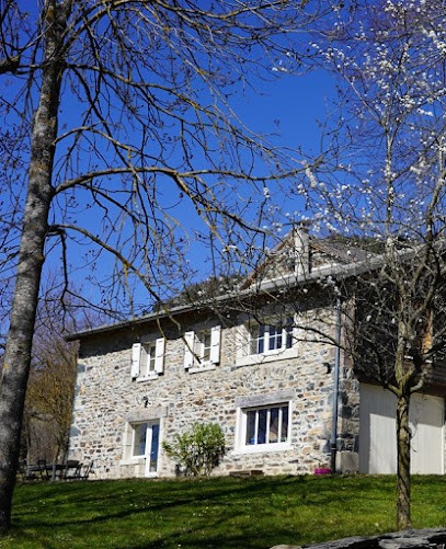 Gîte Les Aulagnes, Gîte à Saint-Étienne-Lardeyrol