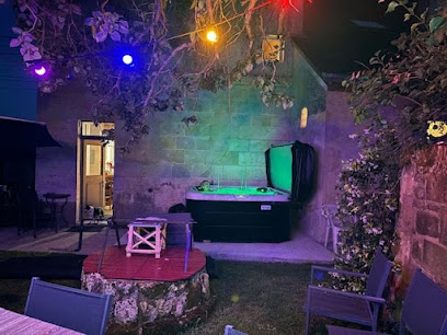 Maison Des Lilas : Gîte Au Calme En Campagne Avec Spa Et Jardin Clos, Proche De Chinon, En Touraine, En Indre-Et-Loire Gîte à la Roche-Clermault