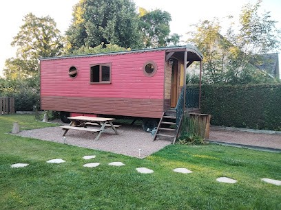 Gîte Roulotte Les Pieds Dans L'herbe, Gîte à Seux