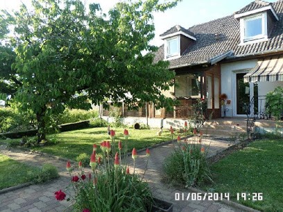 FLOTTES Didier Et Maryline MAISON Avec Véranda Pour 4 Personnes Ou Chambre Indépendante Avec Santinaire Pour 2 Personnes, Gîte à Rignac