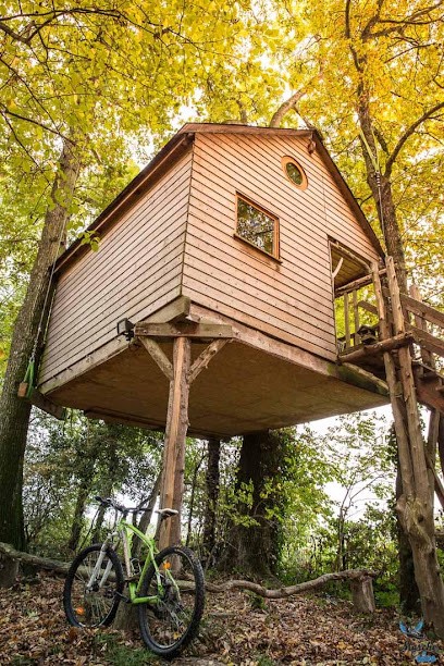 La Cabane Aux Secrets, Gîte à Outines