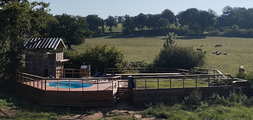 Les Prés Grand Lodge, Gîte à Montigné-le-Brillant