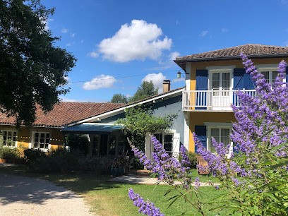 Le Moulin de Simorre : Location gîte familial en campagne au calme, avec piscine, en bord de lac et rivière dans le Gers, Gîte à Simorre