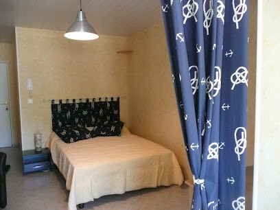 Locations Thermales Près Du Pont - JONZAC, Gîte à Jonzac