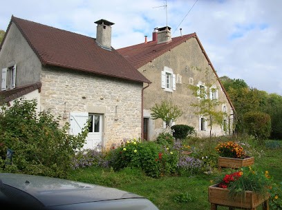 Gîte du petit bois à Mirebel: Location gite 4 personnes classé 3 épis, idéal Pêche, randonnée, proche Lacs et ski, Jura, Gîte à Hauteroche